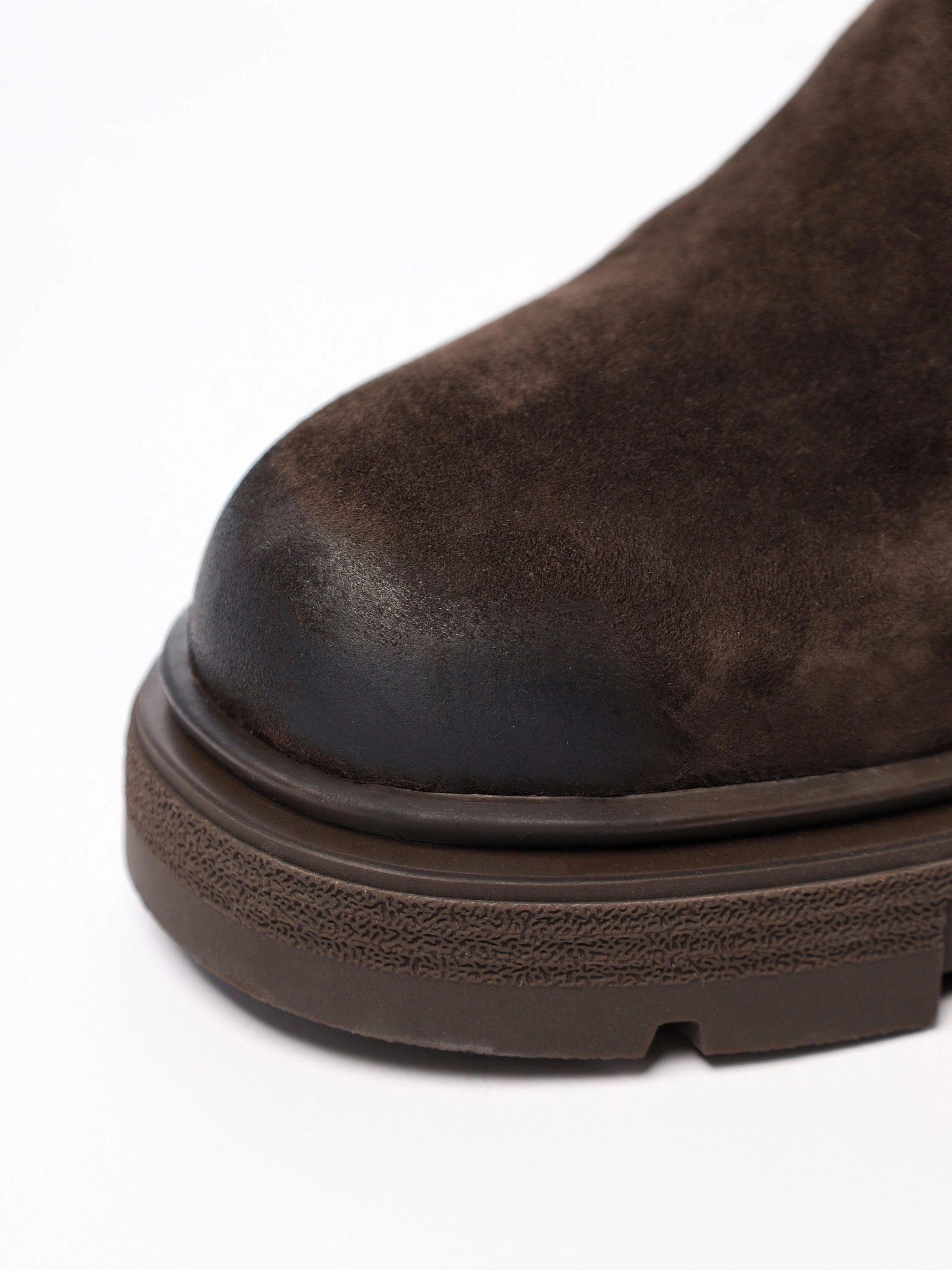 Сапоги темно-коричневого цвета с декоративной молнией на рельефной подошве